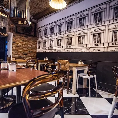 Bed & Breakfast Dominikanska 9 *